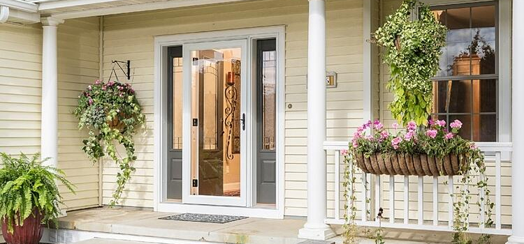 screen door installation in Navarre